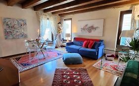 Juliets Bed Art Verona